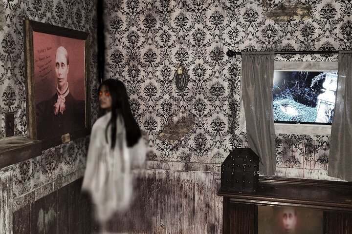 Poltergeist Interactive Escape Room in Northfield, New Jersey - Photo 1 of 7